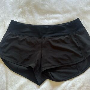 Lululemon low waisted 2.5” speed up shorts, black, size 6